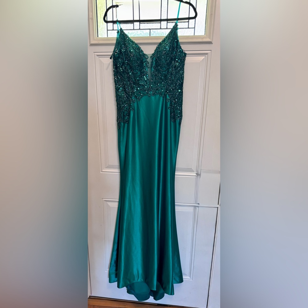 Elegant Emerald Green Prom Dress